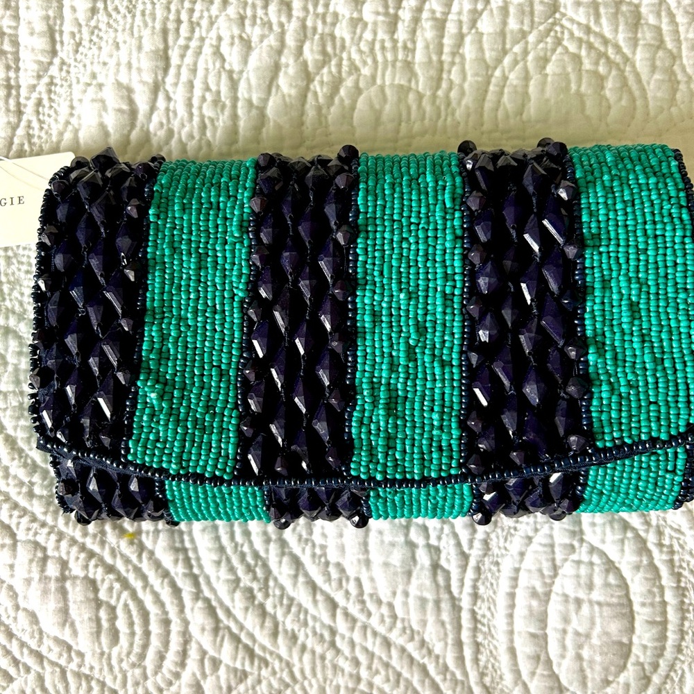 Beaded clutch bag w/chain.